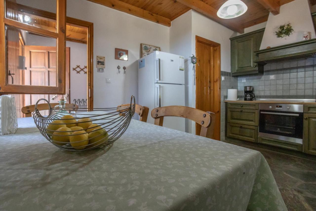 Manolis' House Villa Ajía Paraszkeví Kültér fotó