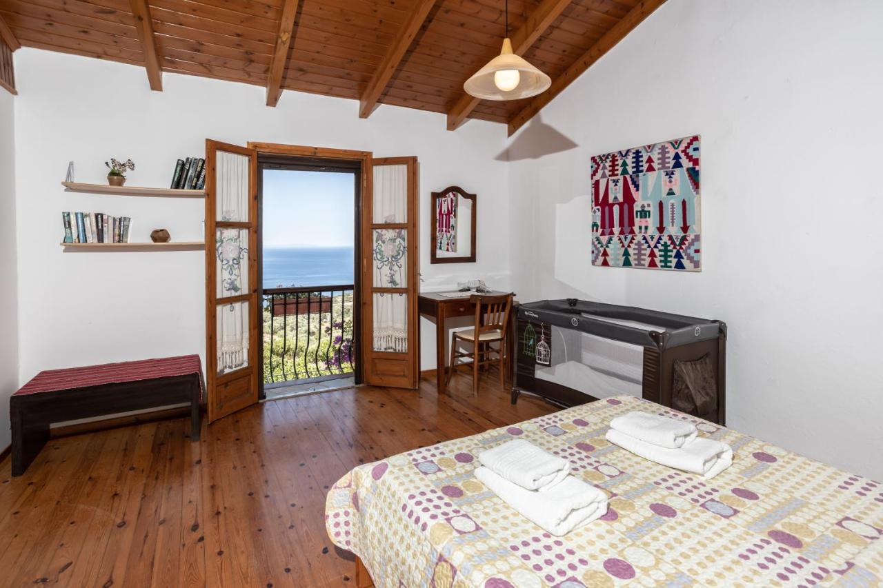 Manolis' House Villa Ajía Paraszkeví Kültér fotó